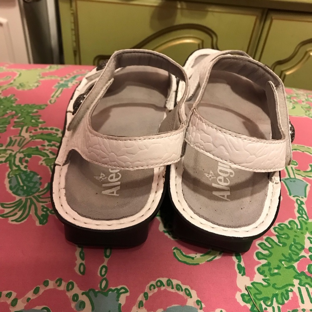 Alegria “Vie” White Leather Adjustable Comfort Sandals | Style 7408 | Size 37 - Picture 4 of 7